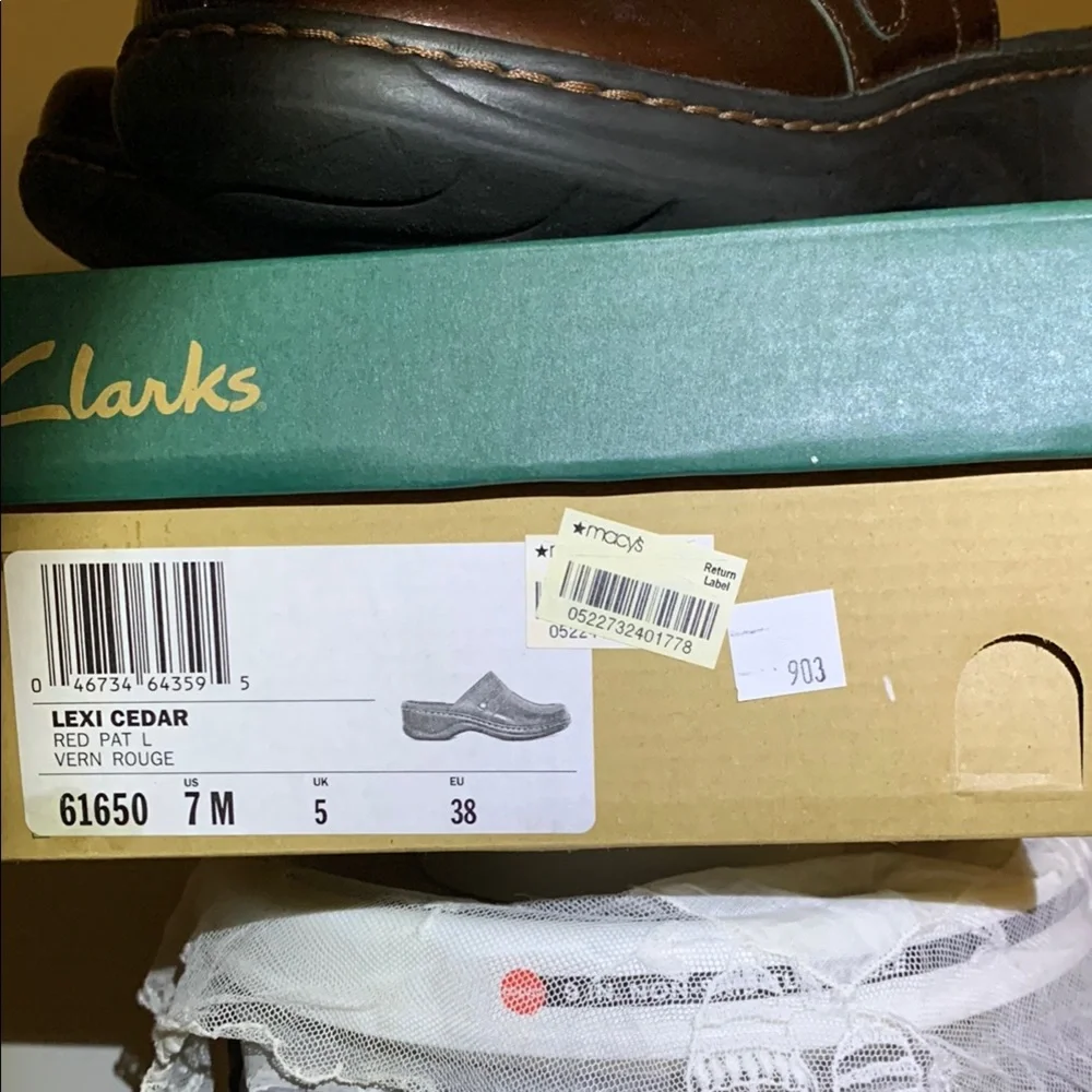 Clarks LEXI-CEDAR Vern Rouge Patent Leather Slip-On w/Cushioned Comfort Sz 7 - Picture 3 of 5